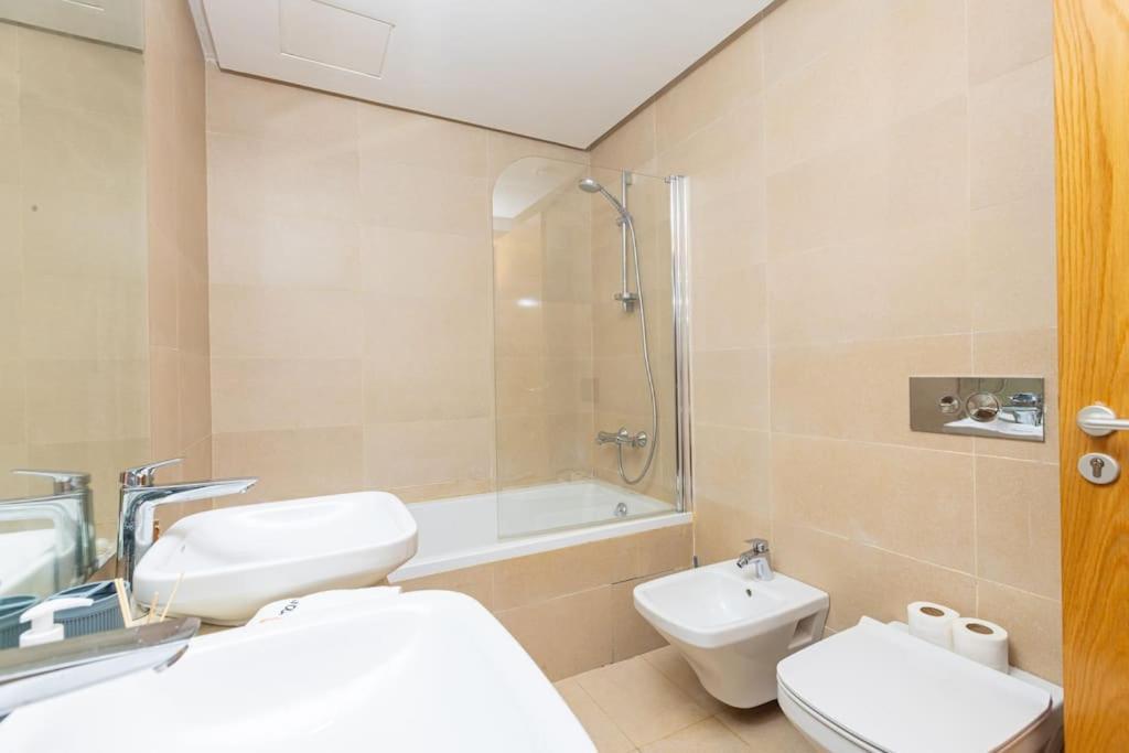 Modern 2Br Retreat In Marina Sale Luxury Living Apartment Hajja Bagian luar foto