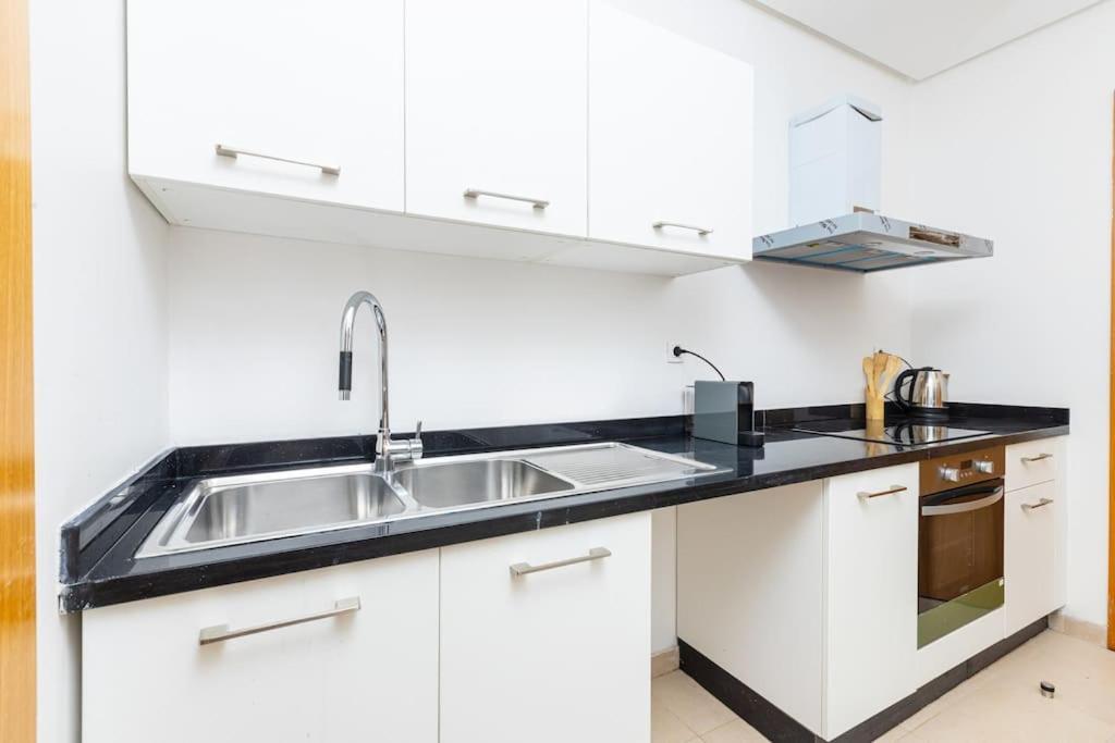 Modern 2Br Retreat In Marina Sale Luxury Living Apartment Hajja Bagian luar foto