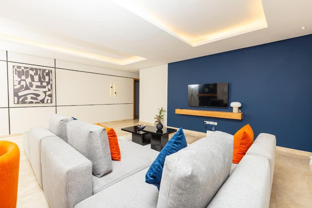 Modern 2Br Retreat In Marina Sale Luxury Living Apartment Hajja Bagian luar foto