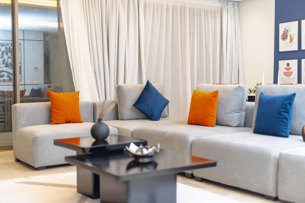 Modern 2Br Retreat In Marina Sale Luxury Living Apartment Hajja Bagian luar foto
