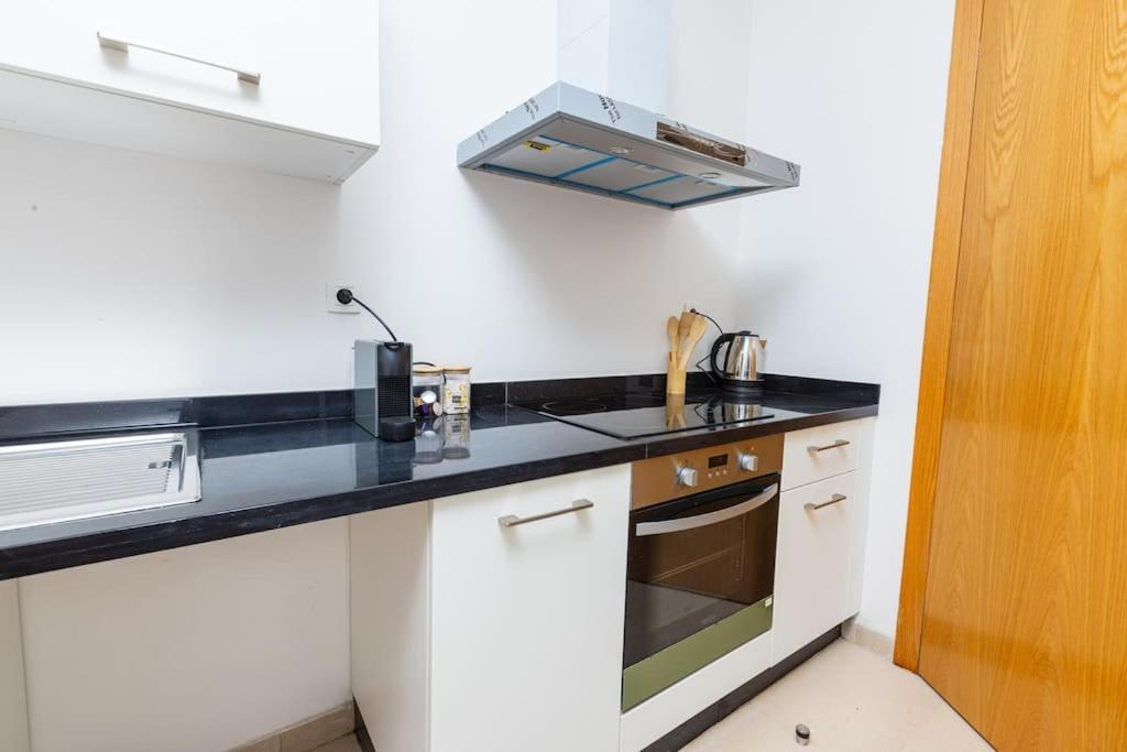 Modern 2Br Retreat In Marina Sale Luxury Living Apartment Hajja Bagian luar foto