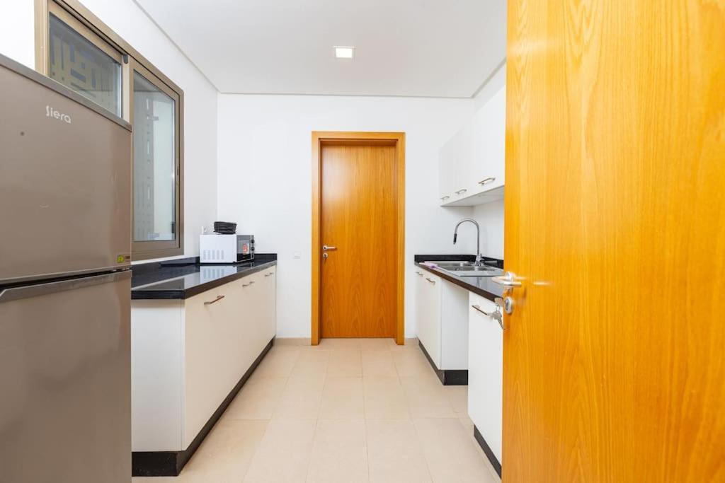 Modern 2Br Retreat In Marina Sale Luxury Living Apartment Hajja Bagian luar foto