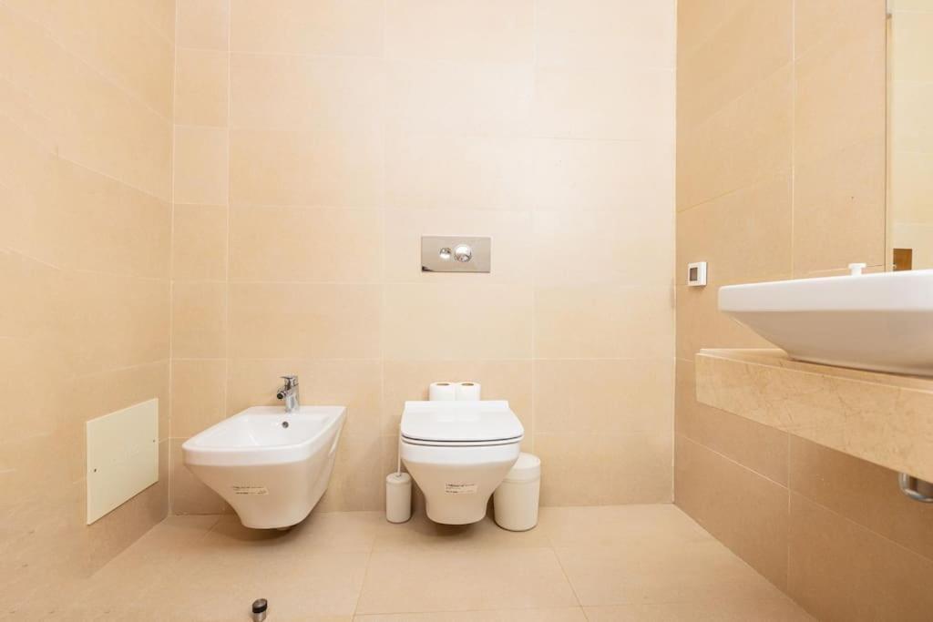 Modern 2Br Retreat In Marina Sale Luxury Living Apartment Hajja Bagian luar foto