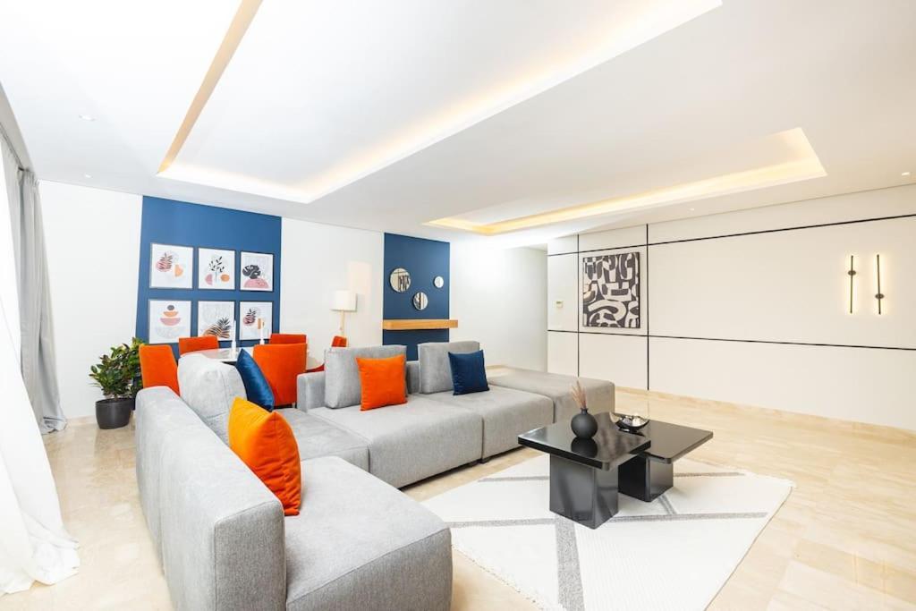 Modern 2Br Retreat In Marina Sale Luxury Living Apartment Hajja Bagian luar foto